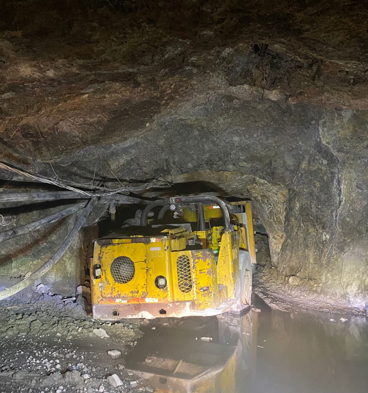 Scooptram en labor subterránea durante el carguío